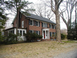 16 Howland Rd, Newton, MA 02465-2938