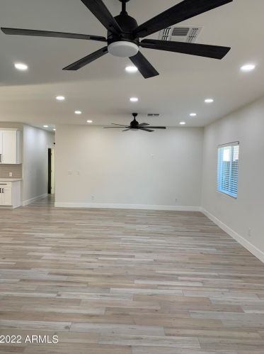 2022 22 Pl, Phoenix AZ 85042-8100 exterior