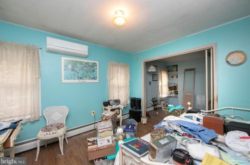 1909 Pt Pleasant Ave, West Deptford NJ 08096-4325 exterior