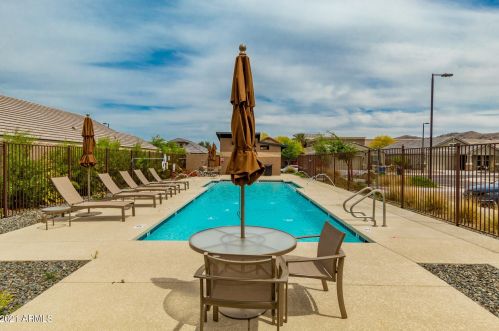 2316 Beautiful Ln, Phoenix AZ 85042-7116 exterior