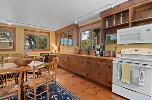 190 Windjammer Ln, Eastham MA 02642-3416 exterior