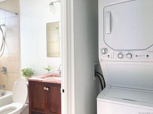 3045 Ala Napuaa Pl, Honolulu HI  96818-2792 exterior