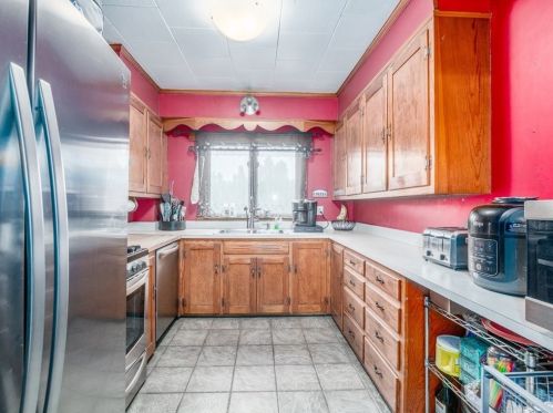 175 Middle Rd, New Bedford MA 02743-2016 exterior