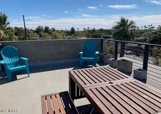 221 Catalina Dr, Phoenix AZ 85018-4417 exterior