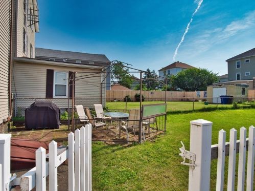 33 Morton St, Fall River MA 02720-2860 exterior