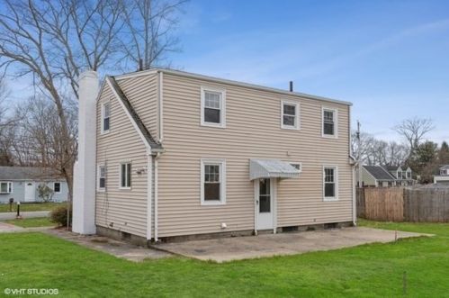140 Bloomfield St, Seekonk, MA 02771-2405