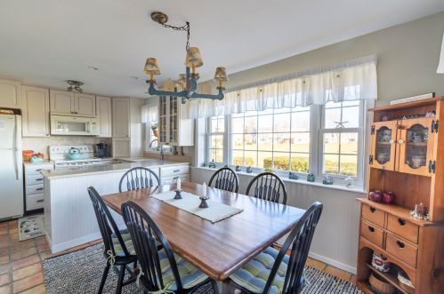 1239 Main St, Chatham MA 02633-2422 exterior