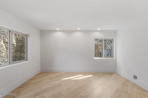 1825 Cinnabar Ave, Phoenix AZ  85020-1916 exterior