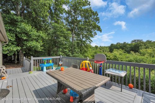 52 Lakeview Dr, Jackson Twp NJ 08527-2704 exterior