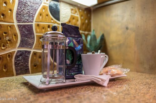 5761 Echo Canyon Cir, Phoenix AZ  85018-1270 exterior