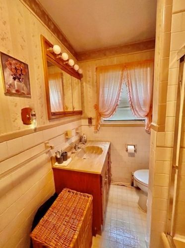 1083 Phillips Rd, New Bedford MA 02745-1716 exterior