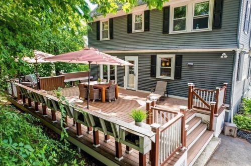 2054 Beacon St, Newton MA 02468-1445 exterior