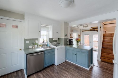 31 Indian Lk Pkwy, Worcester MA 01605-1215 exterior