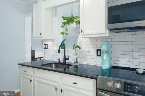 413 Beacon Ave, West Deptford NJ  08066-1152 exterior