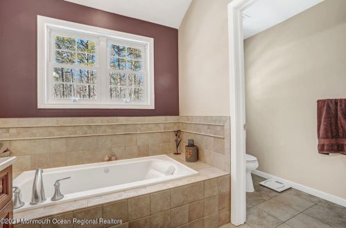 438 Freehold Rd, Jackson Twp NJ 08527-4631 exterior