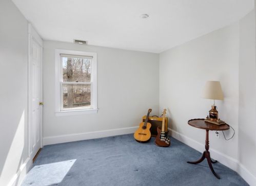 216 Hull St, Hingham MA 02043-1423 exterior