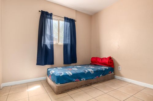 7750 Clarendon Ave, Phoenix AZ 85033-4023 exterior