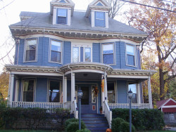 34 Clyde St, Newton, MA 02460-2209