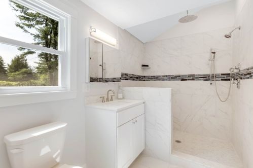 405 Main St, Lynnfield MA 01940-2559 exterior