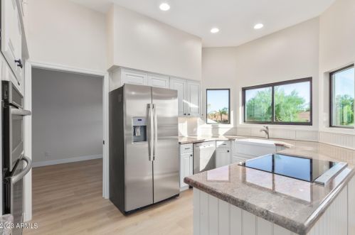 3835 Ahwatukee Dr, Phoenix AZ 85044-2033 exterior