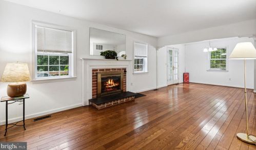 8951 Queen Maria Ct, Columbia MD 21045-2405 exterior