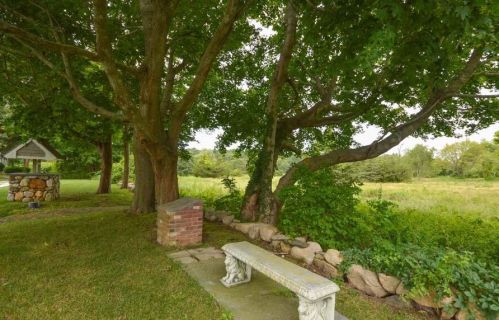 850 Falmouth Hwy, Falmouth MA 02540-2118 exterior