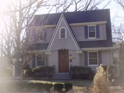 105 Manchester Rd, Newton, MA 02461-1132