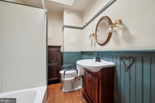 2828 11th St, Philadelphia PA  19133-1716 exterior