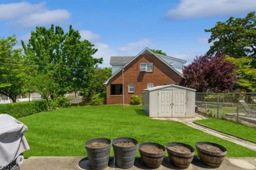 54 Meacham St, Belleville NJ 07109-1935 exterior