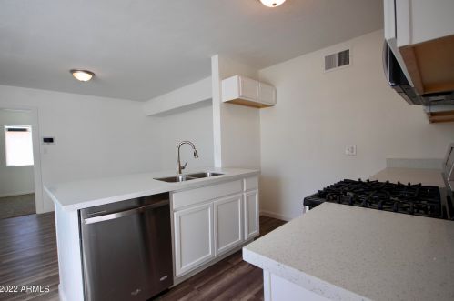 2562 Earll Dr, Phoenix AZ  85016-7404 exterior