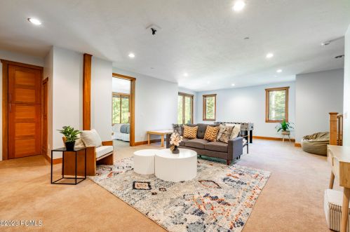 2505 Bear Holw Dr, Park City UT 84098-8524 exterior