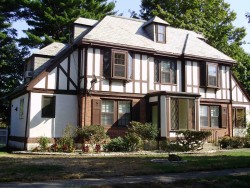 16 Winnetaska Rd, Newton, MA 02468-1425