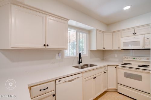 6243 Camelback Rd, Phoenix AZ 85033-1534 exterior