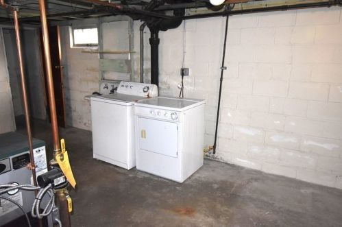 410 Shaw St, New Bedford MA 02745-5054 exterior