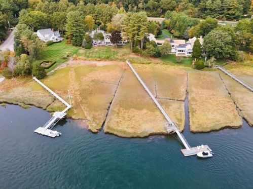 61 Brg St, Hingham MA 02061-2333 exterior