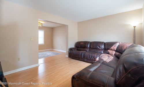 760 Veterans Hwy, Jackson Twp NJ 08527-3335 exterior