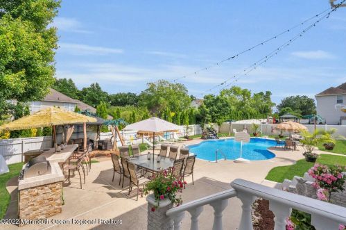 1 Highland Dr, Jackson Twp NJ 08527-1213 exterior