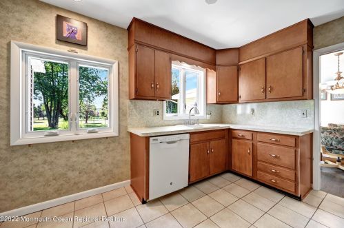 64 Reynolds Dr, Tinton Falls NJ 07724-2323 exterior