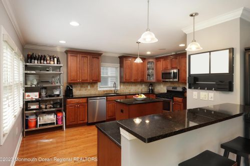 26 Orch Pl, Little Silver NJ 07739-1428 exterior