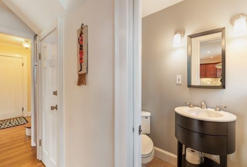 2 Bonad Rd, Milton MA 02186-3212 exterior