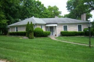 410 Hilltop Dr, Lancaster, OH 43130-3402