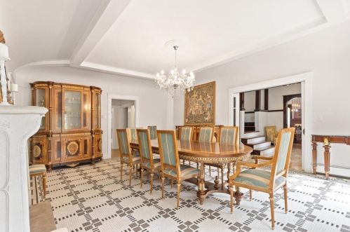 215 Ave, Weston MA 02493-1908 exterior