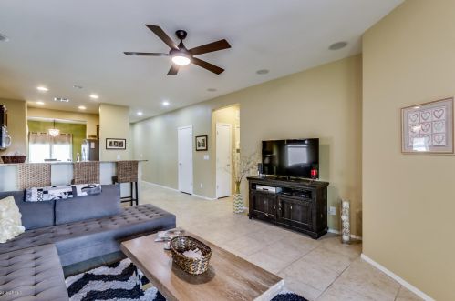 1657 Desperado Way, Phoenix AZ  85085-6325 exterior