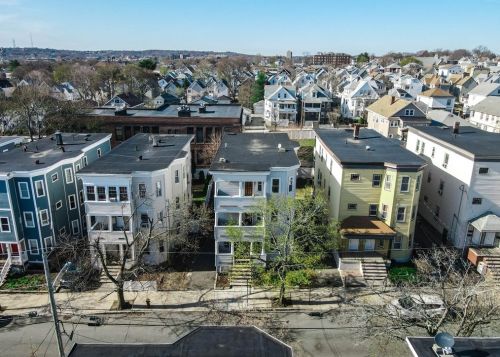 49 Pearl St, Everett MA 02149-1105 exterior