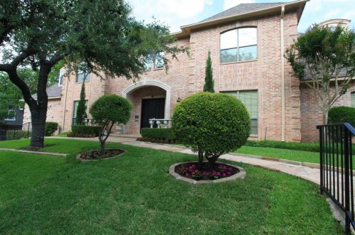 2455 Halloran St, Fort Worth TX 76107-6631 exterior