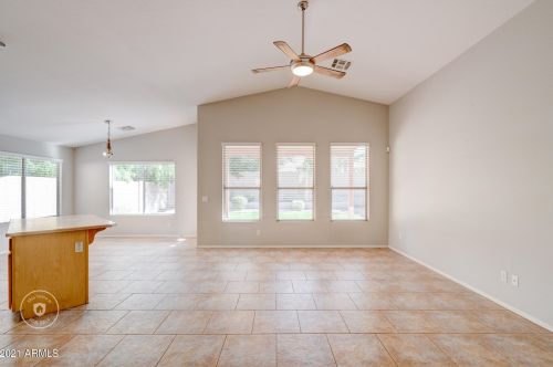 2715 Beautiful Ln, Phoenix AZ 85042-7073 exterior