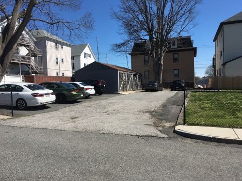 21 Pear St, Fall River MA 02720-5324 exterior