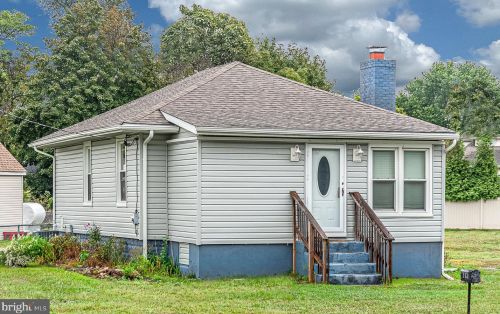 977 Hessian Ave, West Deptford, NJ 08093-1724