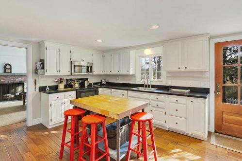 360 Windjammer Ln, Eastham MA 02642-3436 exterior