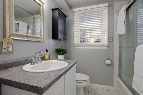 484 Essex St, Weymouth MA 02188-3501 exterior